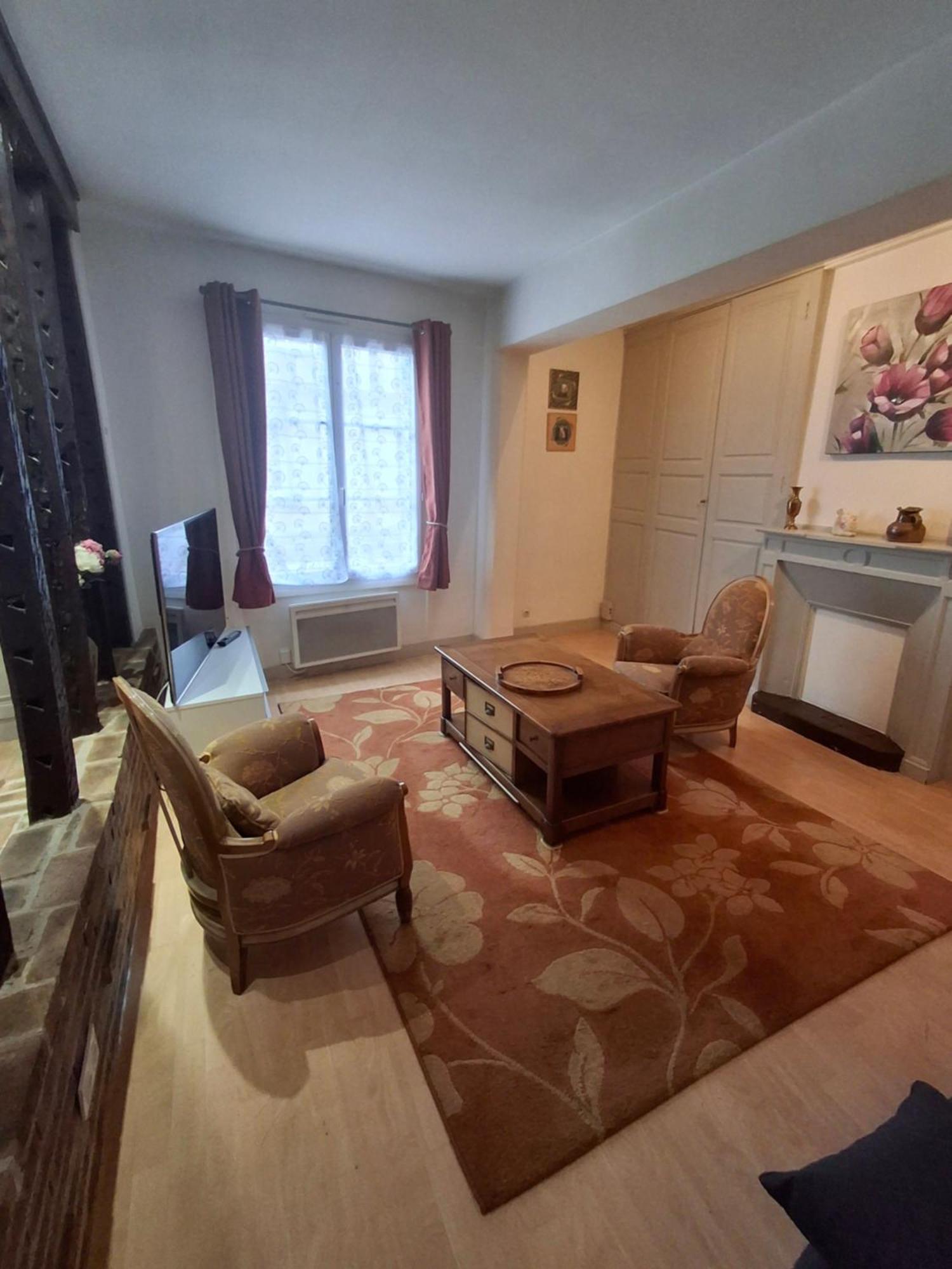 Escale Au Pied Du Chateau 阿姆博斯 外观 照片